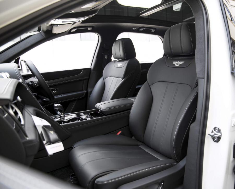 Интерьер Bentley Bentayga GTX 4x4 by ONYX Concept 2018 года  (фото 19 из 31)